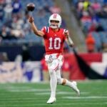 Drake Maye passes the ball during a game against the Texans.