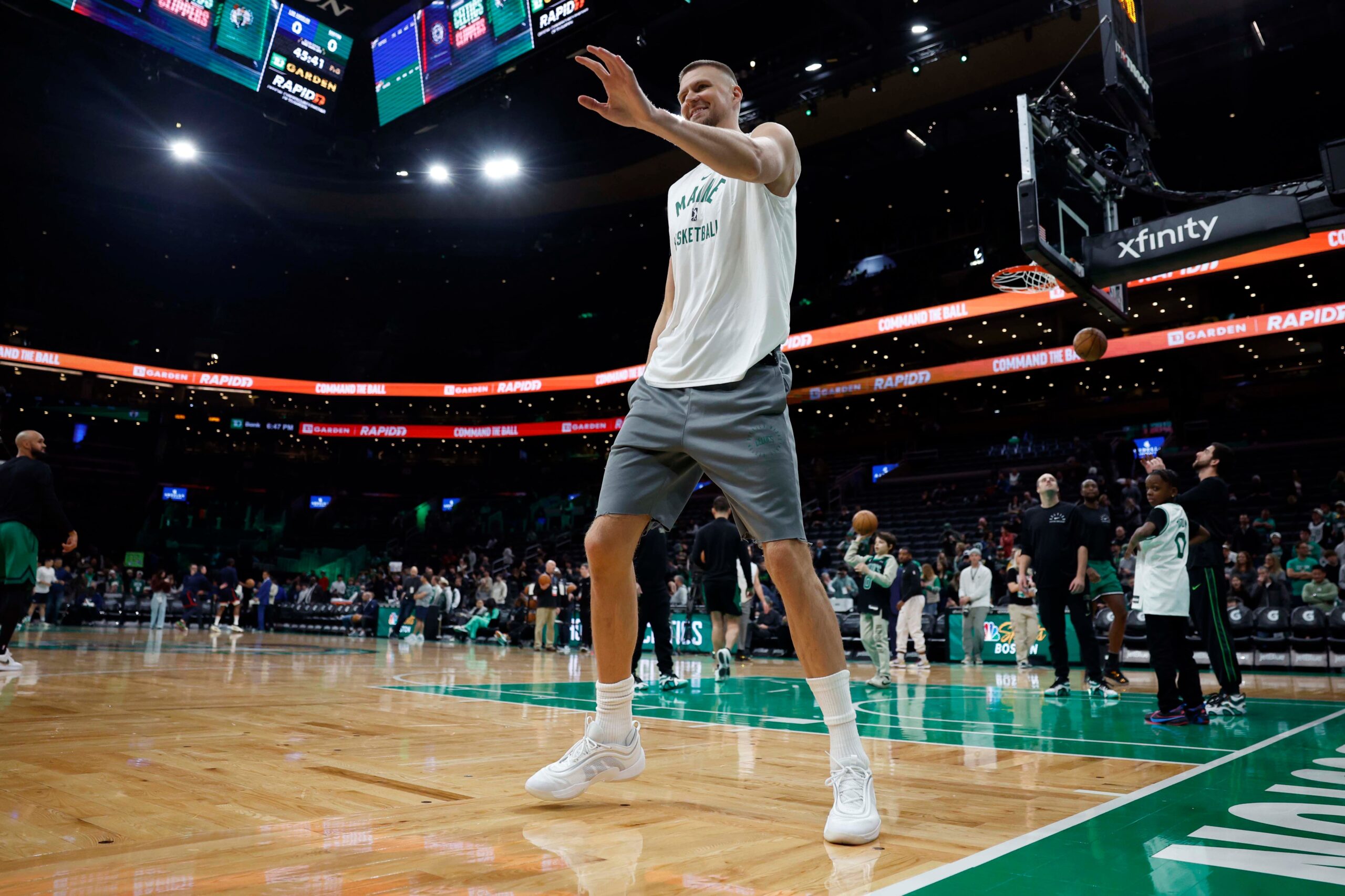 Five months after surgery, Kristaps Porzingis makes season debut