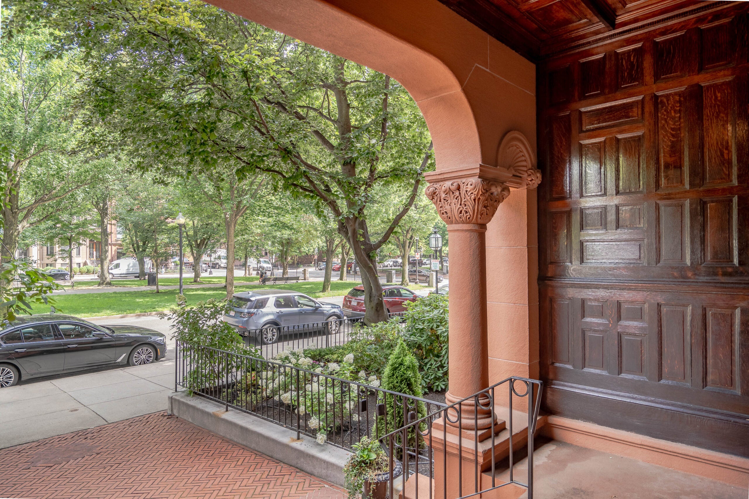 290-comm-ave-unit-16-arch