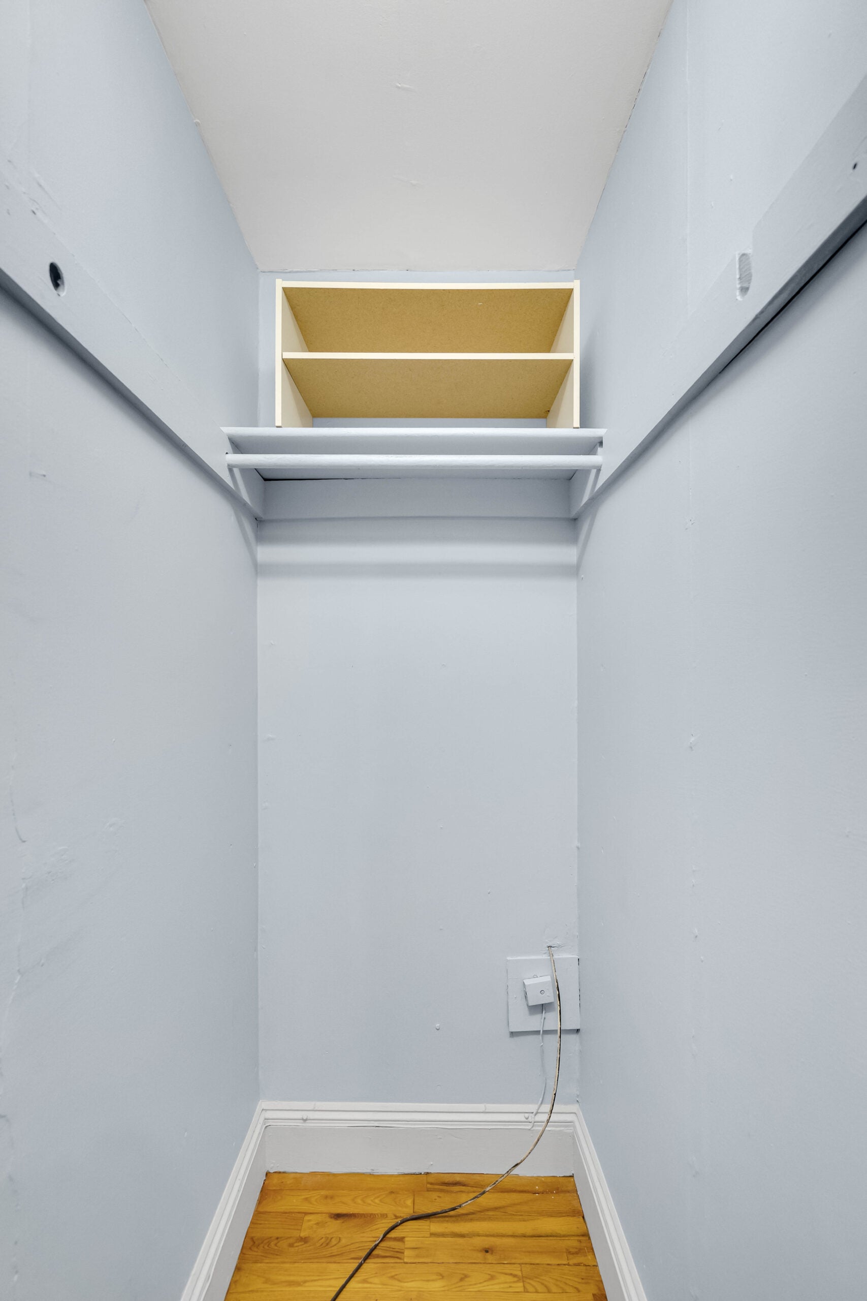 290-comm-ave-unit-16-armário