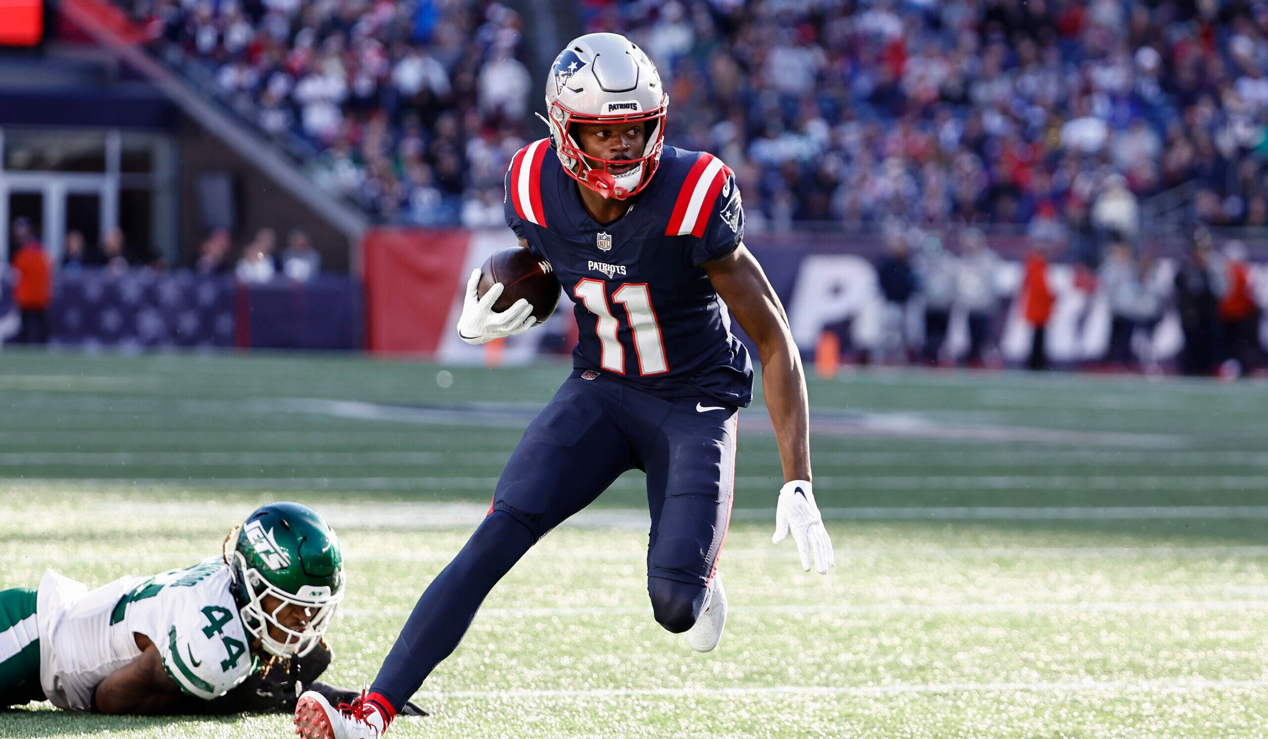 NFL insider provides updates on Patriots trade deadline options, confirms  the team could be looking to add talent