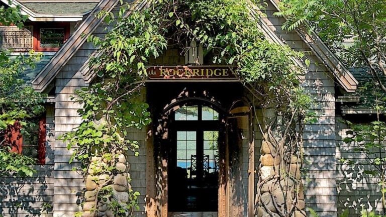 2-pine-ledge-mount-desert-entrance