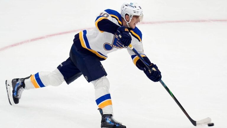 Brayden Schenn’s OT goal leads Blues to victory against Bruins