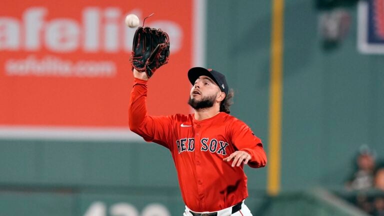 Wilyer Abreu becomes first Red Sox rookie to win Gold Glove since 1975