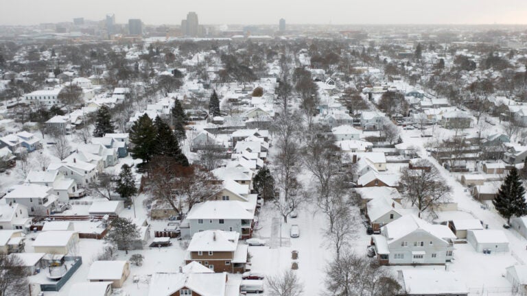 Storm brings squalls to the northeast; 2 die while shoveling snow