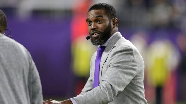 Randy Moss reveals battle with cancer, thanks fans for support
