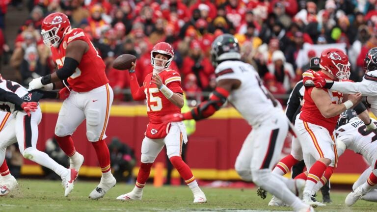 Patrick Mahomes and Travis Kelce help Chiefs to a 23-14 win over Texans and another AFC title game trip