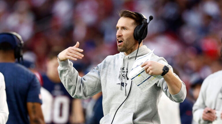 New England Patriots special teams coordinator Jeremy Springer calls from the sideline during the third quarter at State Farm Stadium.