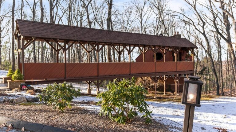 21-colony-circle-glastonbury-bridge