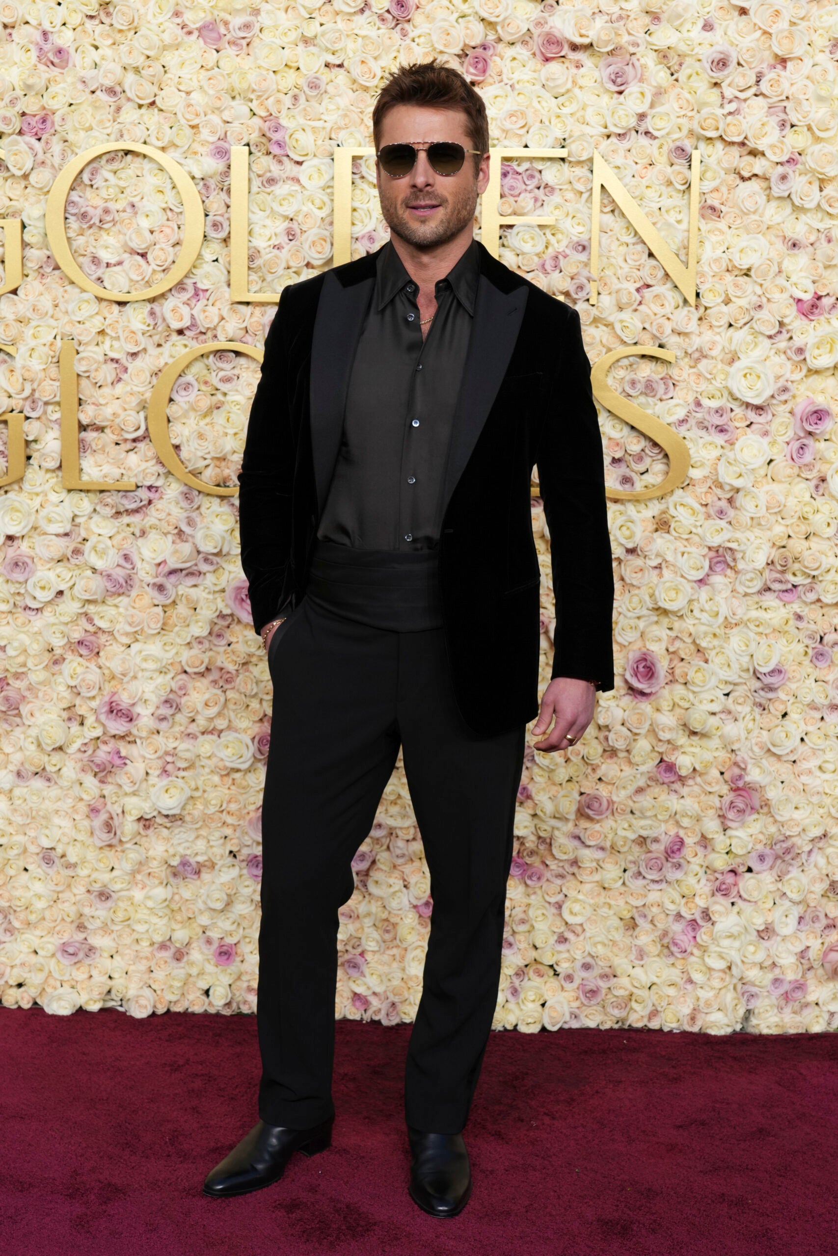 Glen Powell arrives at the 82nd Golden Globes. 