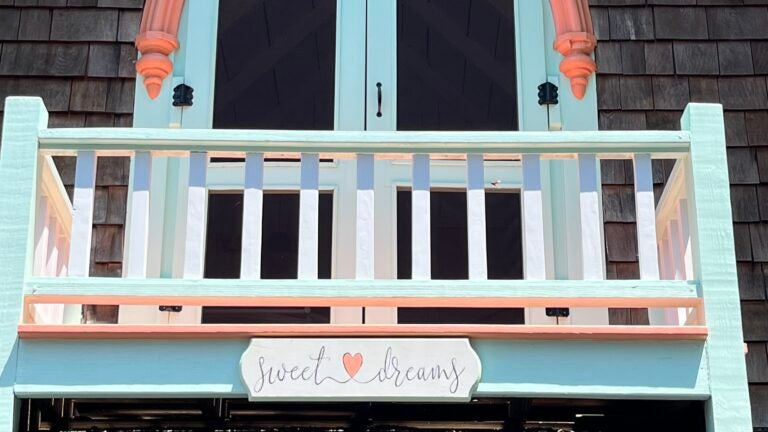 2-fisk-ave-marthas-vineyard-exterior-detail