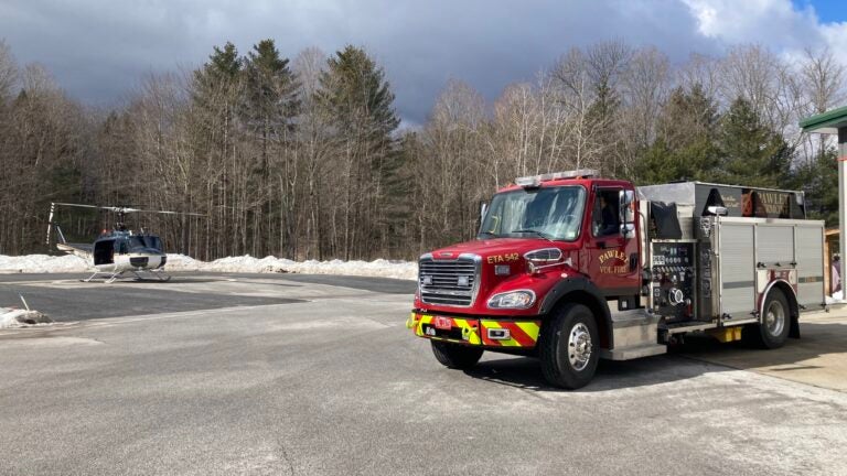 3 injured when plane crashes into Vermont mountainside