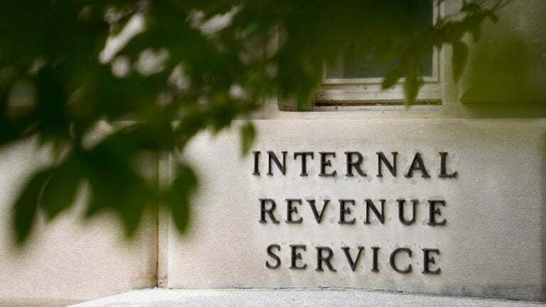 IRS will lay off thousands of probationary workers in the middle of tax season