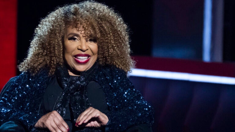 Roberta Flack, Grammy-winning singer known for 'Killing Me Softly With His Song,' dies at 88