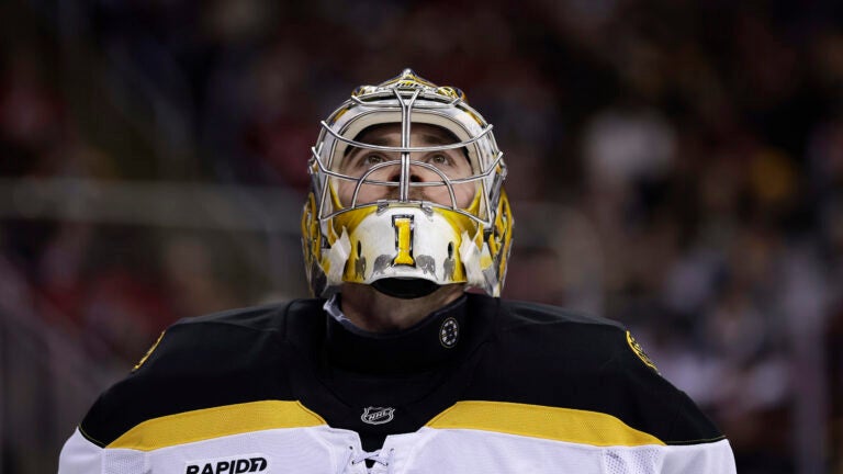 Bruins' Jeremy Swayman showcases custom Team USA mask for 4 Nations Face-Off