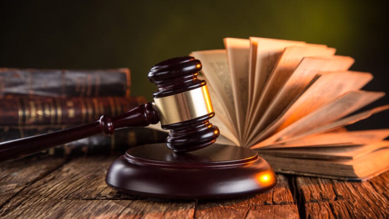 Bar advocates refuse to take new instances in ‘constitutional breakdown’ Bar advocates refuse to take new instances in ‘constitutional breakdown’