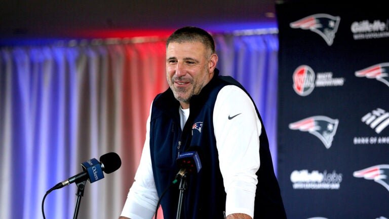 The New England Patriots introduced four free agents they signed at a Gillette Stadium press conference. Coach Mike Vrabel speaks.