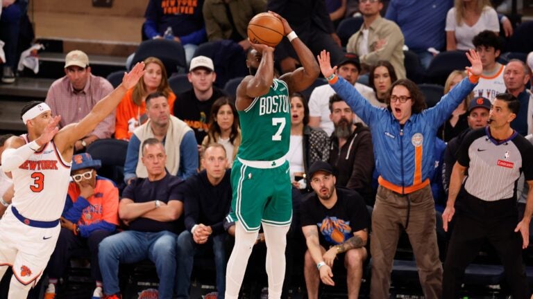 Celtics' 3s finally fall, leading to Game 3 rout over Knicks to get