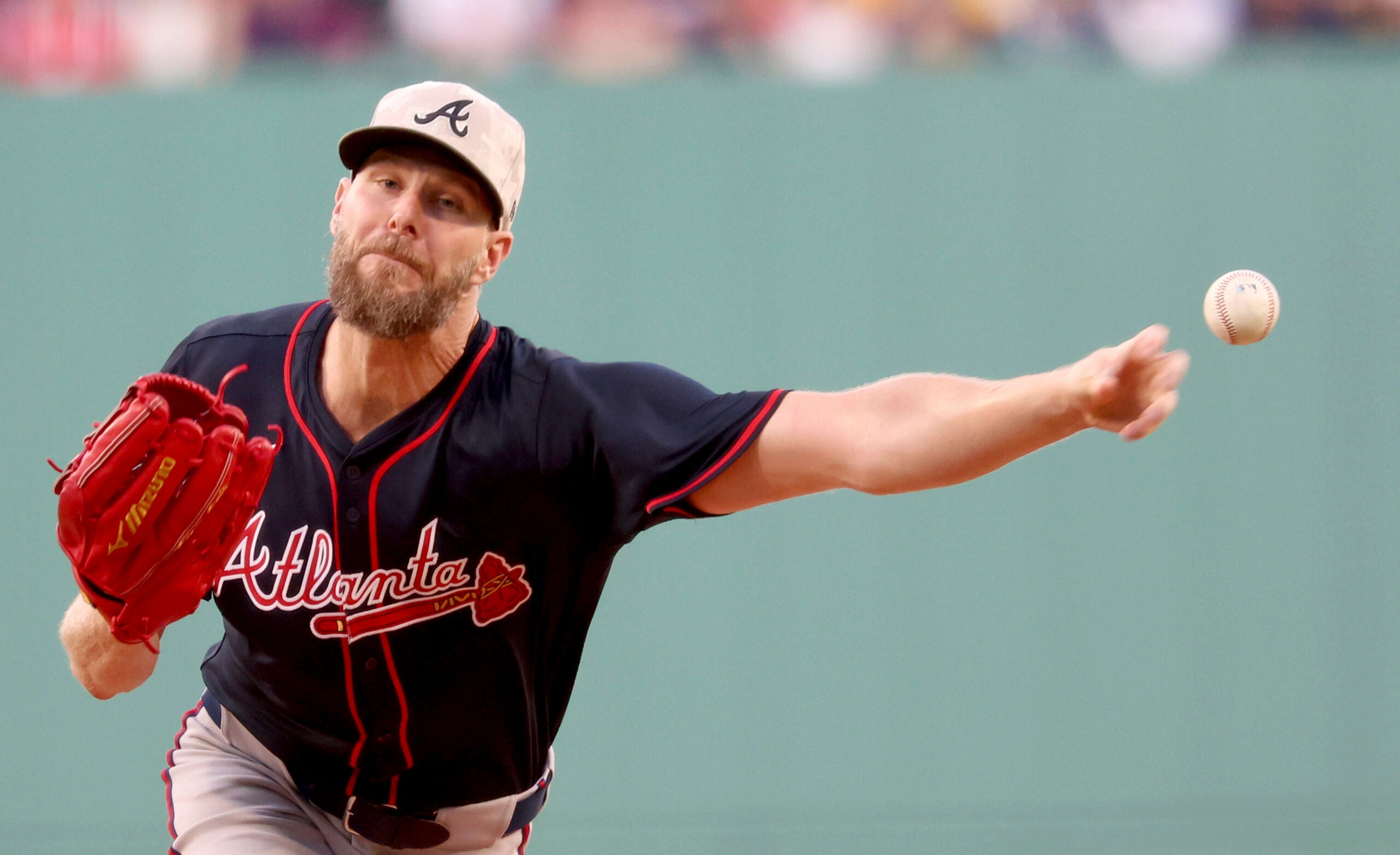 Chris Sale strikes out 8 and leads the Braves to a 4-2 win over