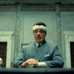 Benicio Del Toro in a scene from "The Phoenician Scheme."