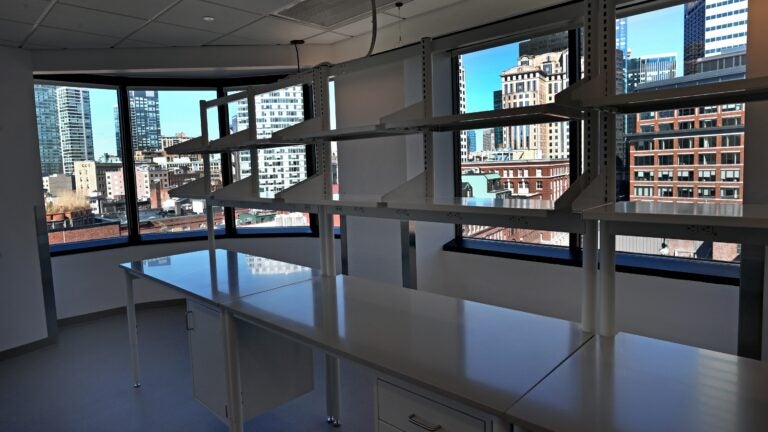 Empty lab space keeps piling up around Greater Boston
