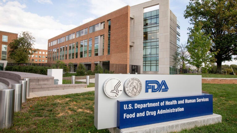 FDA затверджує нову вакцину Covid-19 Moderna
