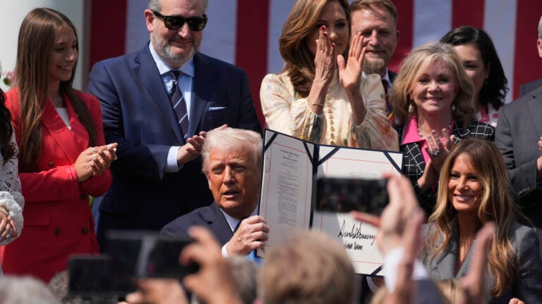 Los letreros del presidente Trump lo eliminaron, abordando la huelga profunda involuntaria. ¿Qué es esto?