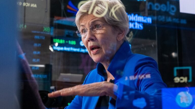 Warren pushes the investigation into the Trump's family CRIPTO DEAL 3 Warren pushes the investigation into the Trump's family CRIPTO DEAL