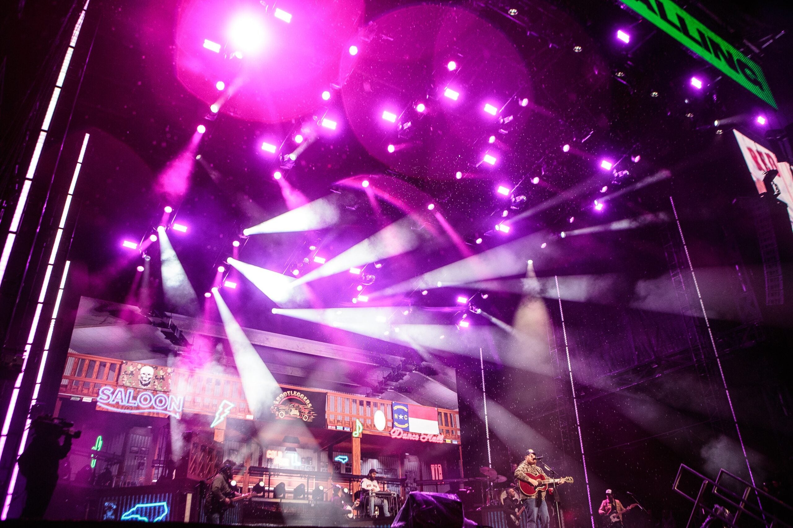 Luke Combs está llamando a Boston.
