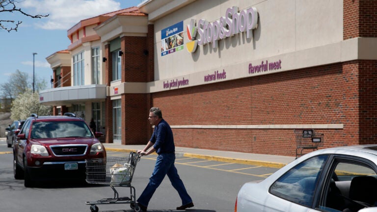 Mass. Legislators는 Stop & Shop 총재를 인수하여 연구가 도시의 가격을 발견 한 후 과제를 수행합니다.