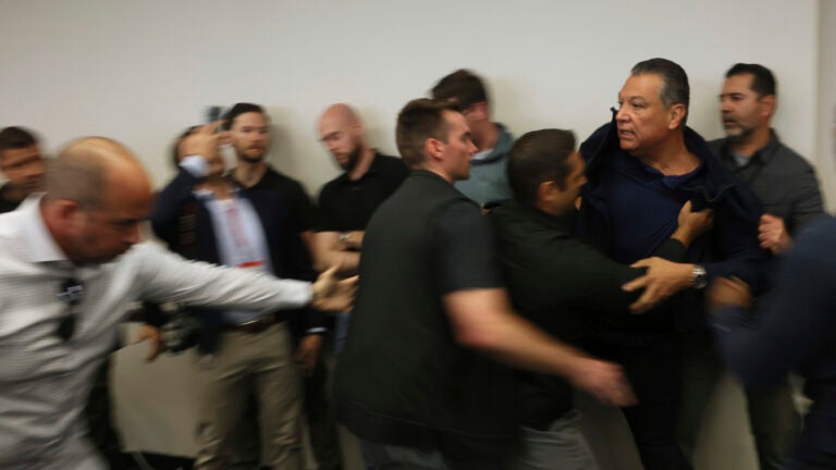 California Sen. Alex Padilla forcefully faraway from Kristi Noem’s press convention by safety California Sen. Alex Padilla forcefully faraway from Kristi Noem’s press convention by safety