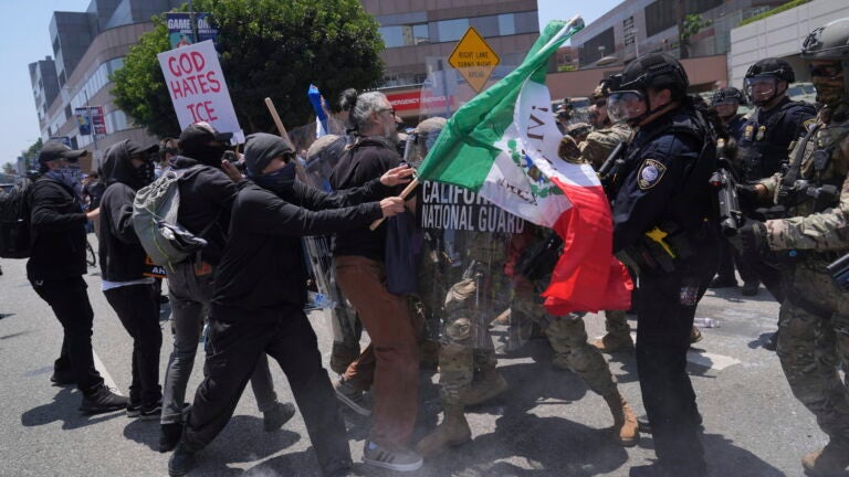 Trump authorizes extra 2,000 Guard members to Los Angeles Trump authorizes extra 2,000 Guard members to Los Angeles