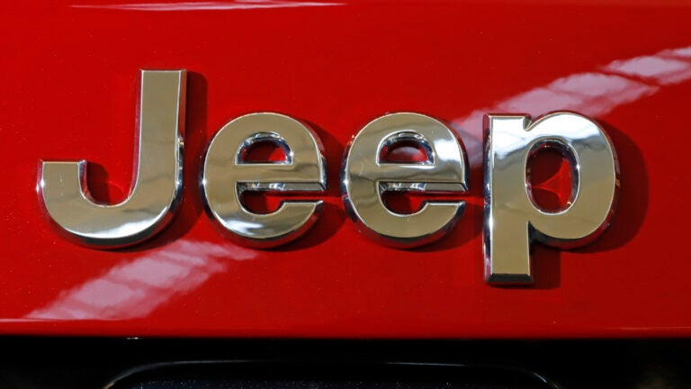 The Car Doctor answers a question from a reader frustrated with the process of changing a Jeep headlight.