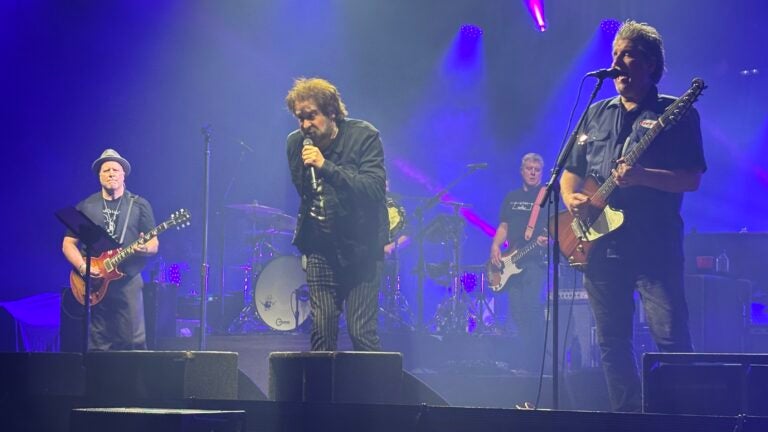 Review & setlist: Counting Crows are older, tighter, and as engaging as ever at MGM Review & setlist: Counting Crows are older, tighter, and as engaging as ever at MGM