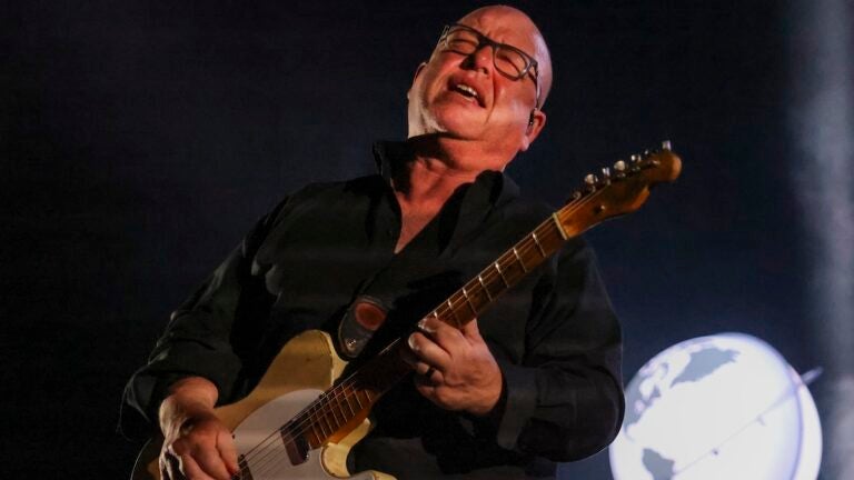 Review & setlist: Pixies roll through two UMass ‘college rock’ era albums