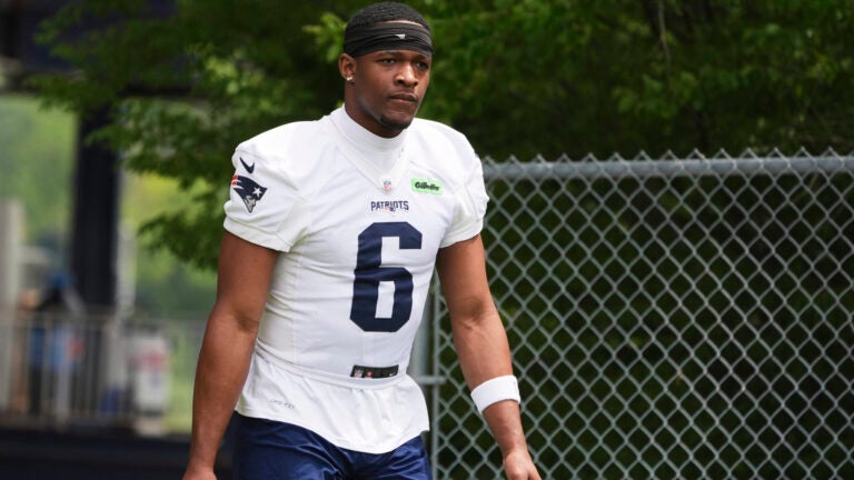 Former Patriots receiver Javon Baker reportedly signing with Eagles practice squad