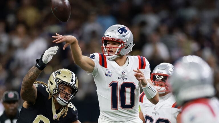 Live Updates: Patriots lead by two possessions as Drake Maye shines