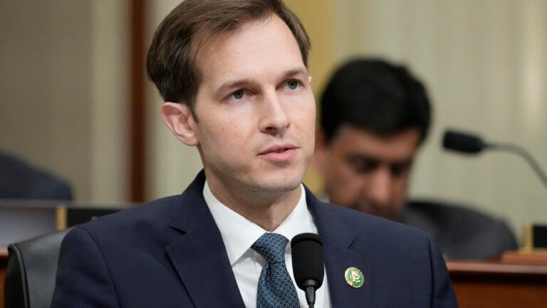 Auchincloss calls for Platner to drop out of Maine Senate race