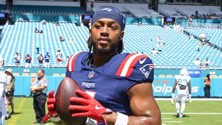 Patriots RB Antonio Gibson and his wife Tori announce a 4th child on the way