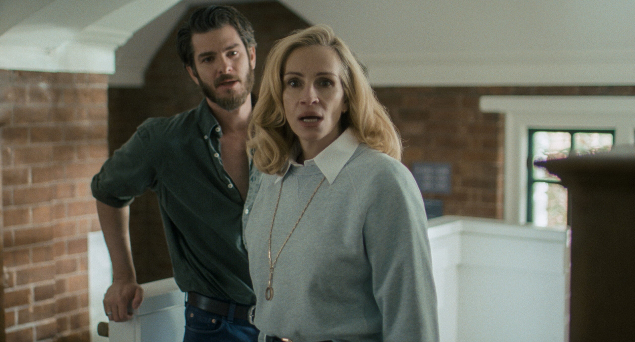 Andrew Garfield and Julia Roberts in “After the Hunt.” MUST CREDIT: Amazon MGM Studios