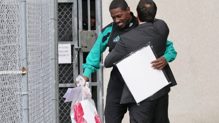 Former Patriots receiver Antonio Brown released from Miami jail to await attempted murder trial