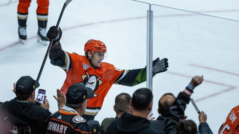Ian Moore scores late tiebreaking goal in Ducks' 4-3 victory over the Bruins