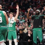 Derrick White Neemias Queta