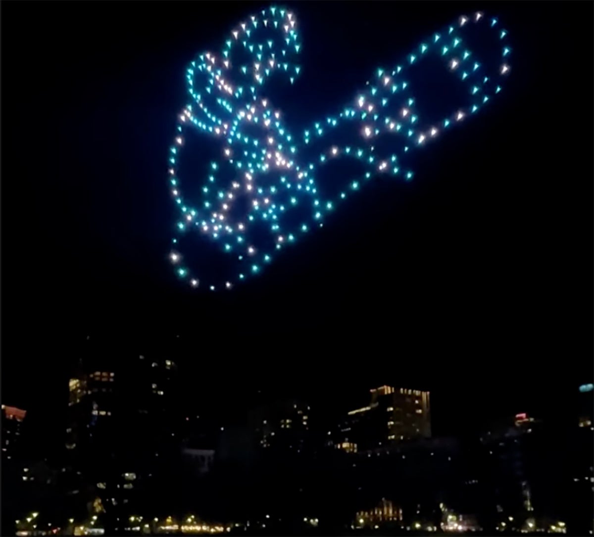 boston.com - Annika Sunkara - Holiday Drone Show illuminates Boston Common