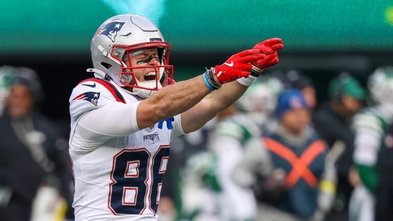 EAST RUTHERFORD, NEW JERSEY - DECEMBER 28: Efton Chism III #86 of the New England Patriots reacts during the first quarter against the New York Jets at MetLife Stadium on December 28, 2025 in East Rutherford, New Jersey.