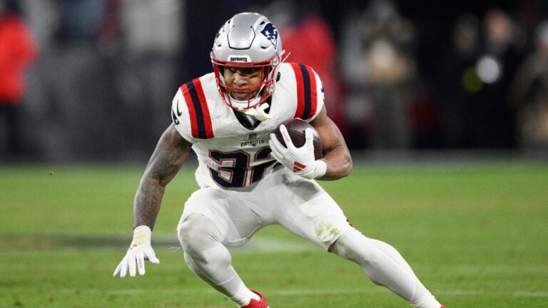 Milton Williams won’t return for Patriots against Jets, but team gets good news on TreVeyon Henderson