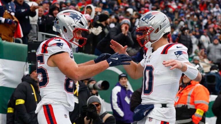 New England Patriots tight end Hunter Henry (left) and quarterback Drake Maye celebrate after connecting for a touchdown during the second quarter. The New England Patriots played the New York Jets at MetLife Stadium on December 28, 2025.