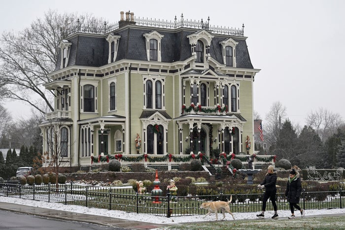 Hallmark holiday movie fans are flocking to quaint filming locations