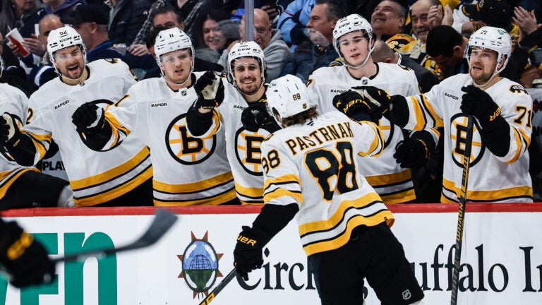 Pastrnak nets 4 points as the Bruins beat the Jets 6-3
