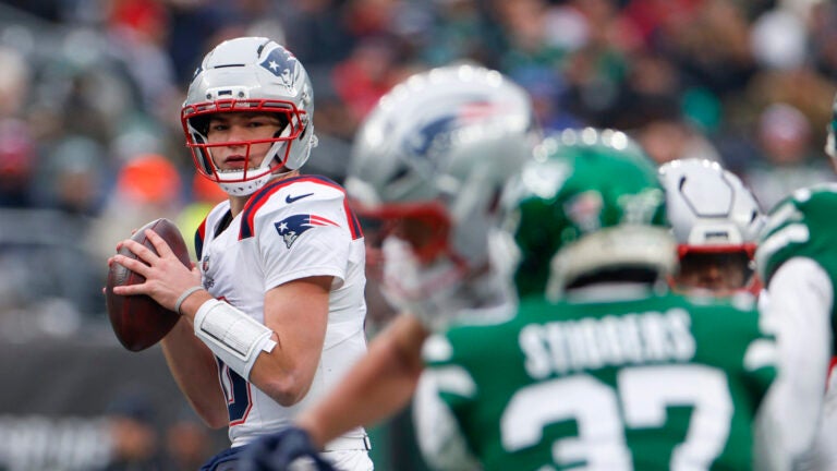 New England Patriots quarterback Drake Maye (10) throws against the New York Jets during the second quarter. The New England Patriots played the New York Jets at MetLife Stadium on December 28, 2025.